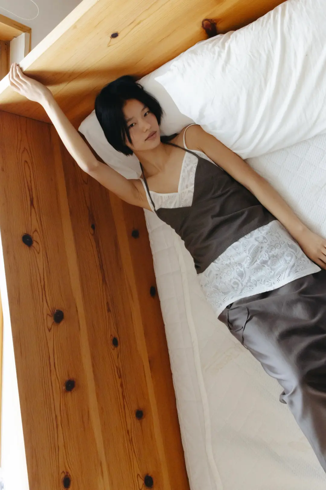 Halterneck sleeveless knit (ivory / light gray / khaki brown)