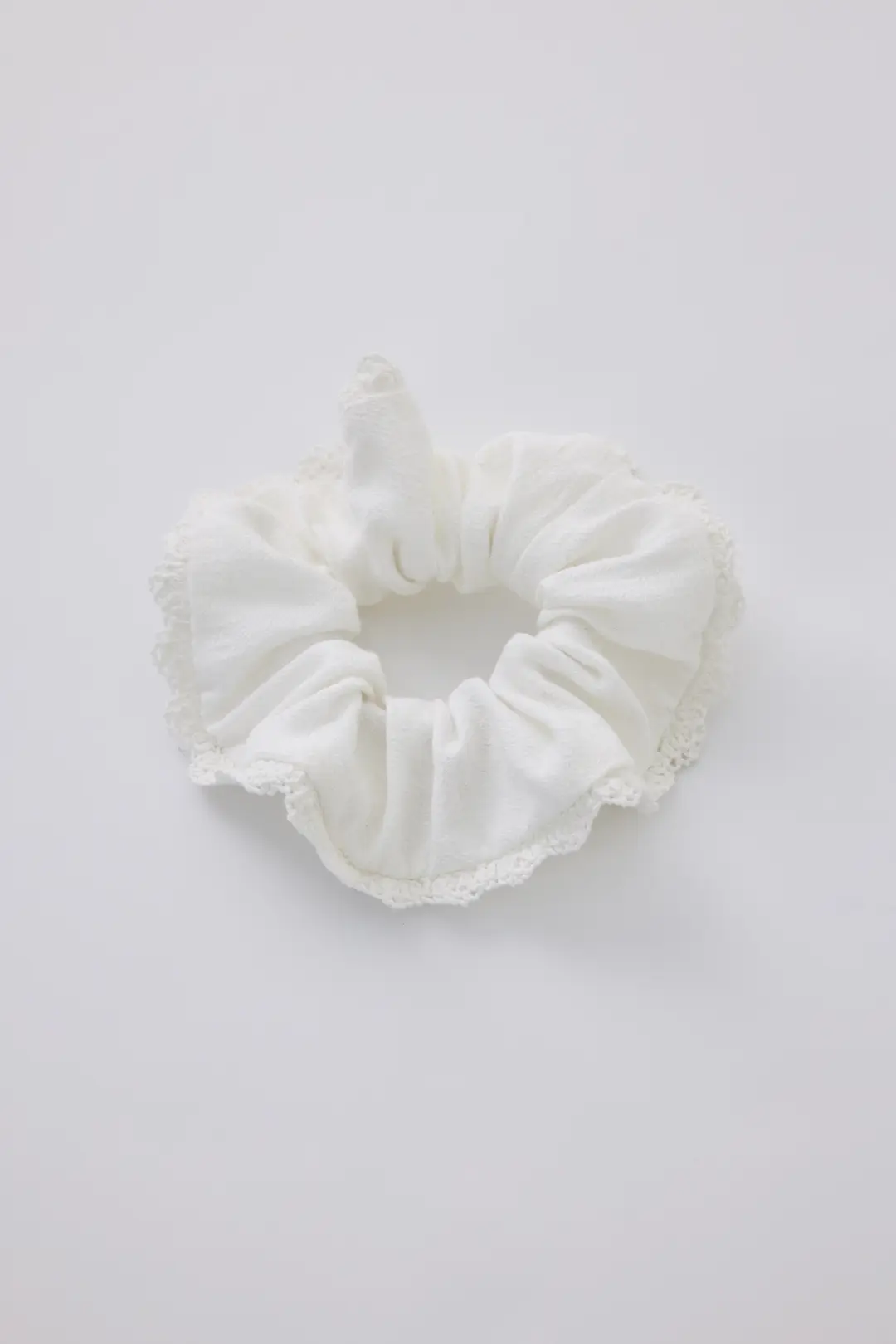 (4th re-stock) T/T Fluffy lace scrunchie (white)