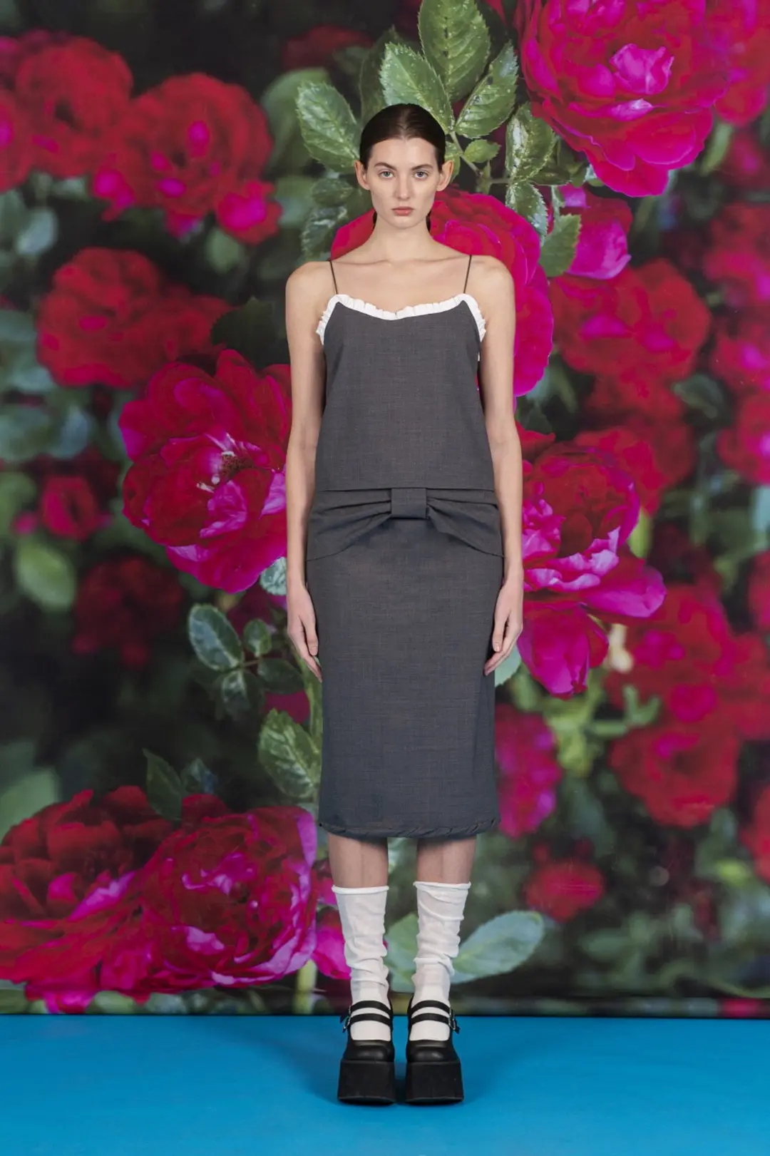 프릴 장식 민소매 울 그레이 탑