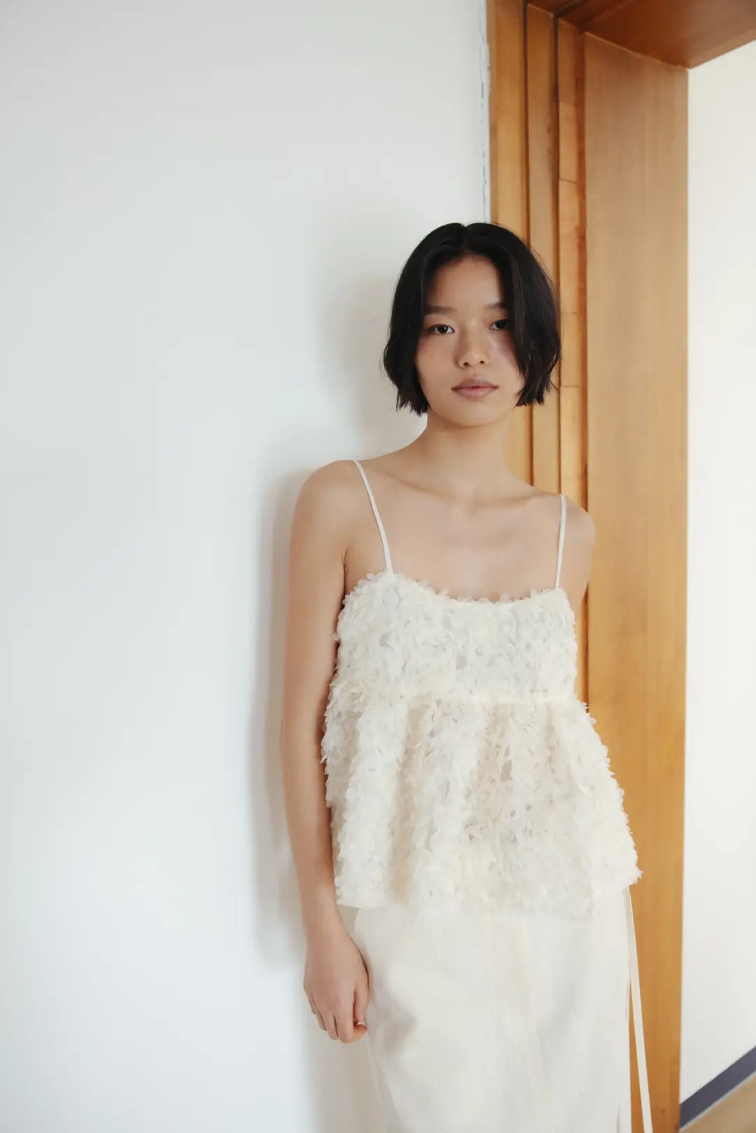 Feather lace sleeveless top (ivory / black)