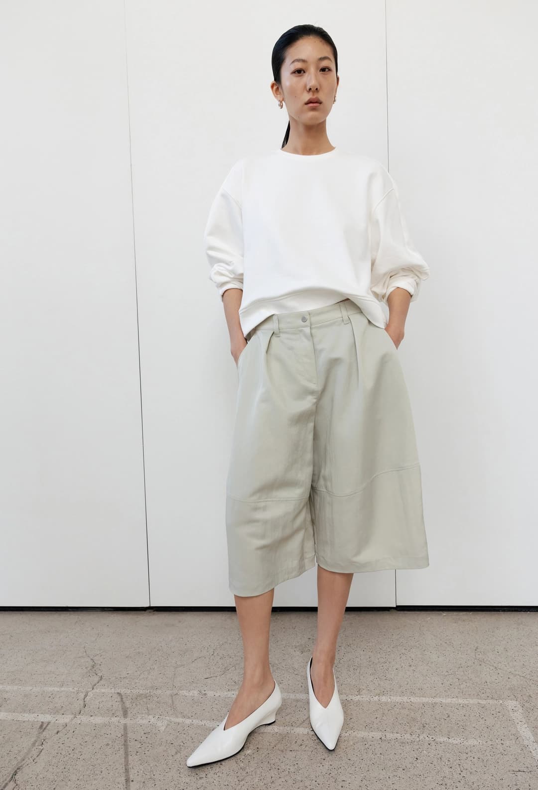 볼륨 버뮤다 팬츠 라이트카키