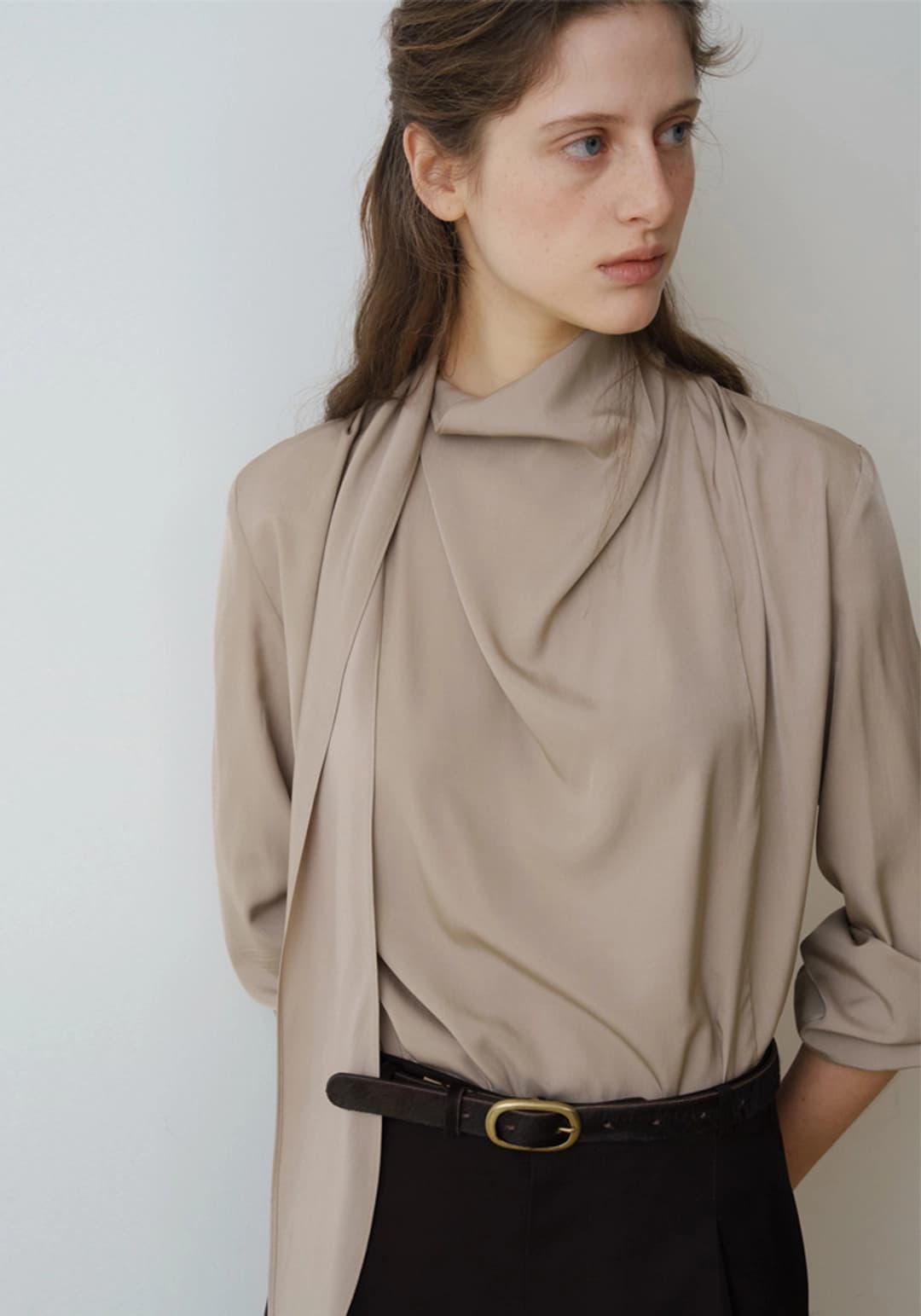 VINE DRAPE TIE BLOUSE_TAUPE BEIGE_OF1C2XBL01TUG