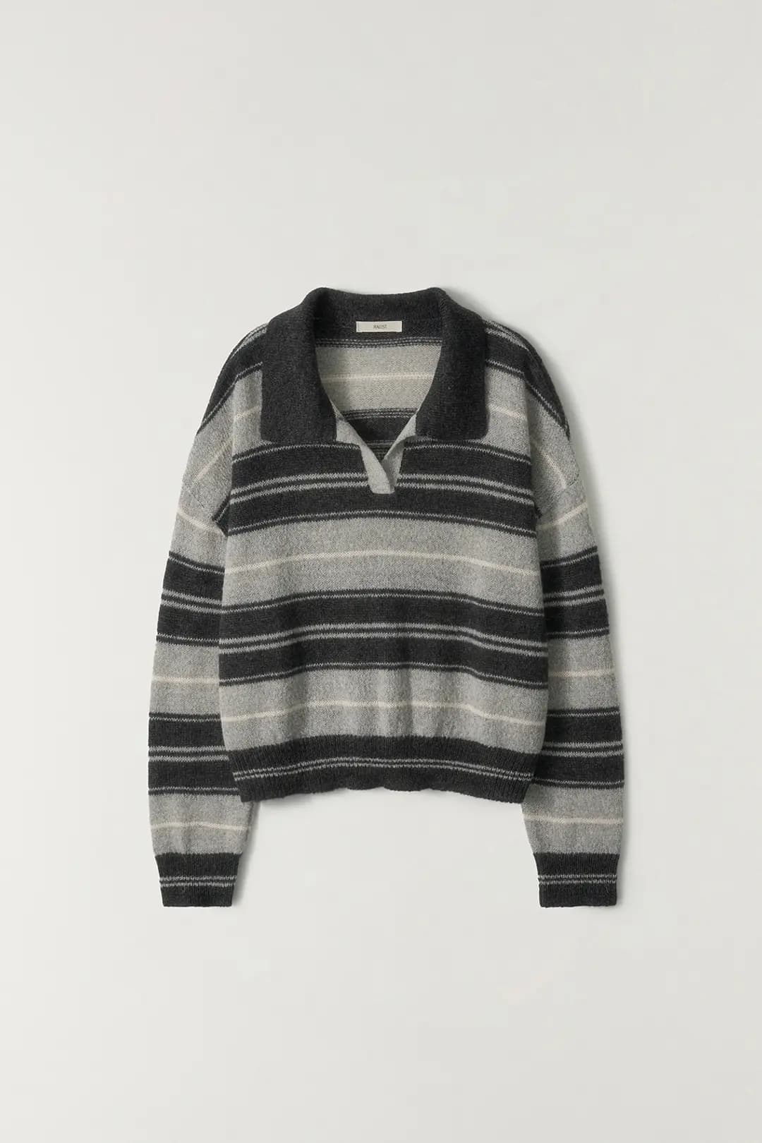 [3/23 순차 배송] 프레피 스트라이프 오픈-카라 풀오버 CHARCOAL